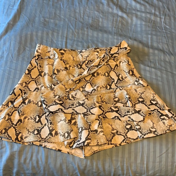 Zara Basic Snake skin printed skort - Picture 3 of 5